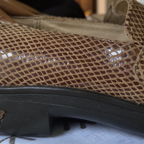 Alegria Taylor Pro Tan Glossy Leather Snake Slip-On Penny Loafer Size 40 (US 9) - Picture 3 of 10